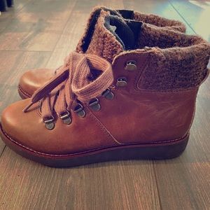 Bionic tan soft leather boots